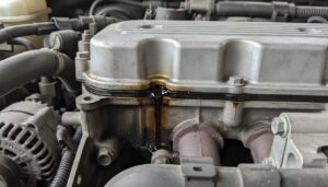 découvrez les conséquences d'une fuite de joint de cache-culbuteur sur votre moteur et apprenez comment prévenir les dommages pour assurer la performance et la longévité de votre véhicule.